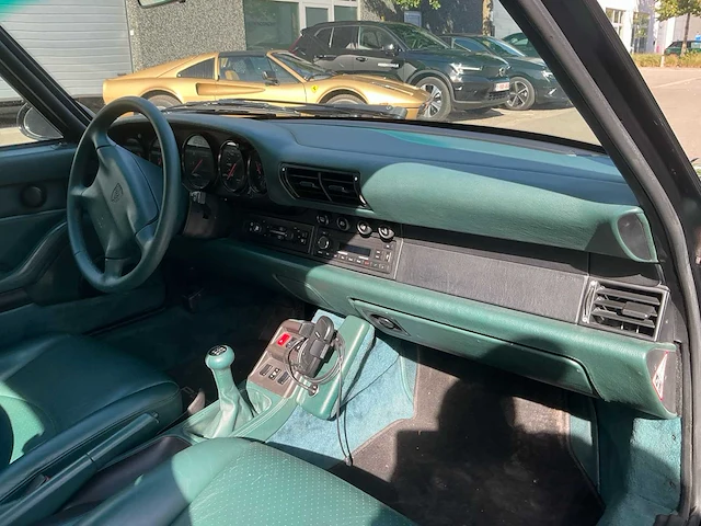 Porsche 993 coupe oldtimer - afbeelding 16 van  34