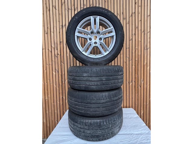 Porsche cayenne 18inch velgen - afbeelding 1 van  5