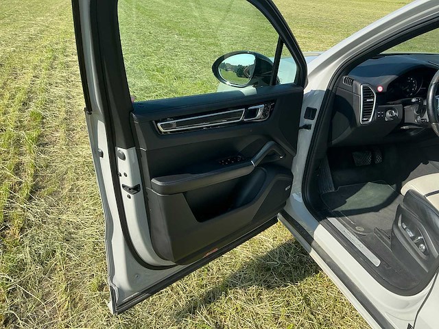 Porsche cayenne personenauto - afbeelding 7 van  50