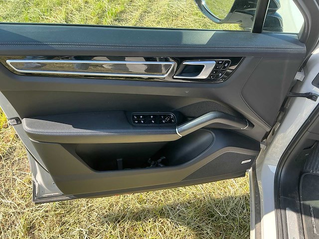 Porsche cayenne personenauto - afbeelding 8 van  50