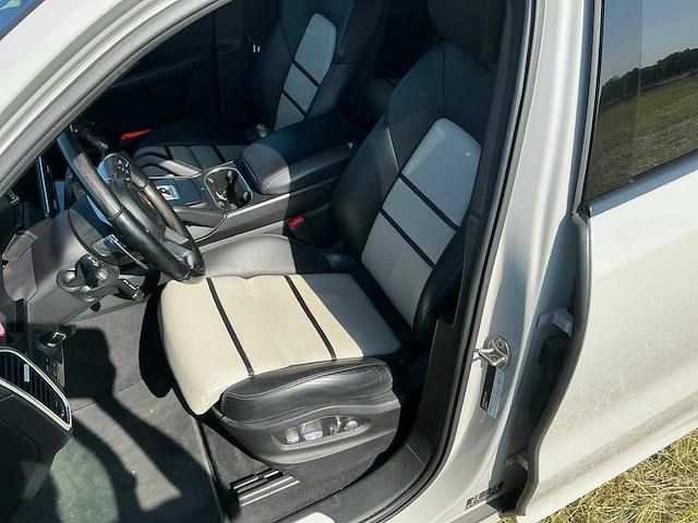 Porsche cayenne personenauto - afbeelding 9 van  50