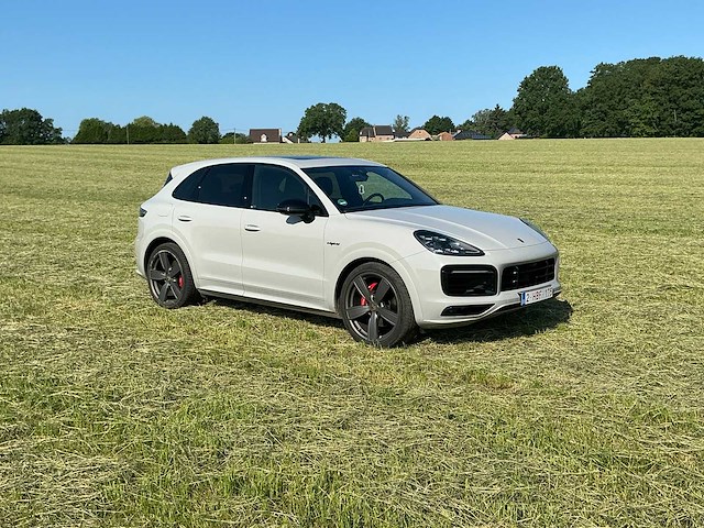 Porsche cayenne personenauto - afbeelding 1 van  2