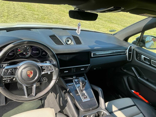 Porsche cayenne personenauto - afbeelding 20 van  50