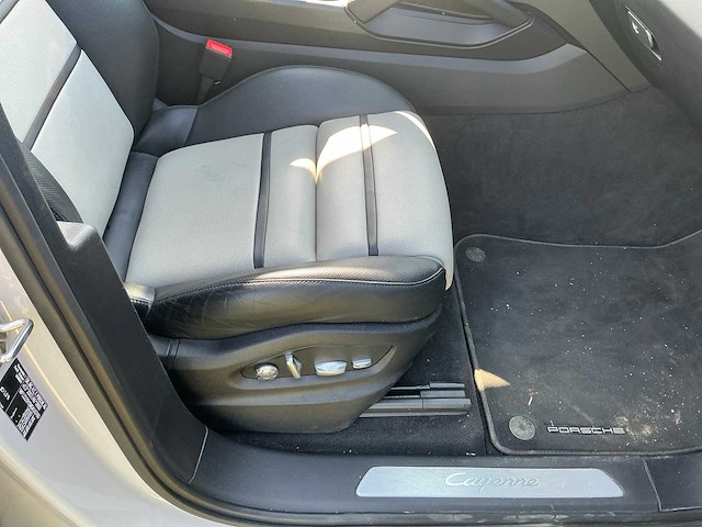 Porsche cayenne personenauto - afbeelding 37 van  50