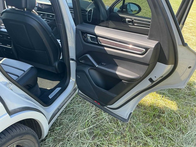 Porsche cayenne personenauto - afbeelding 38 van  50