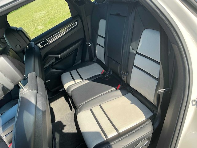 Porsche cayenne personenauto - afbeelding 16 van  37