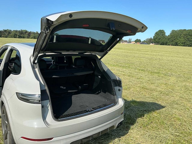 Porsche cayenne personenauto - afbeelding 17 van  37