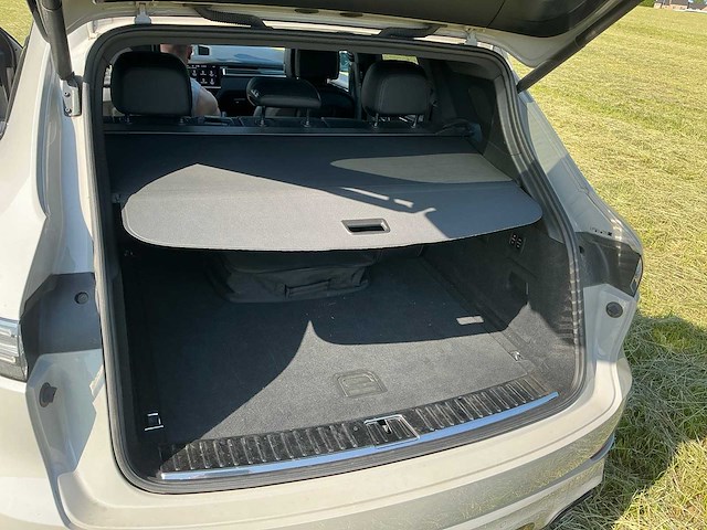 Porsche cayenne personenauto - afbeelding 24 van  37