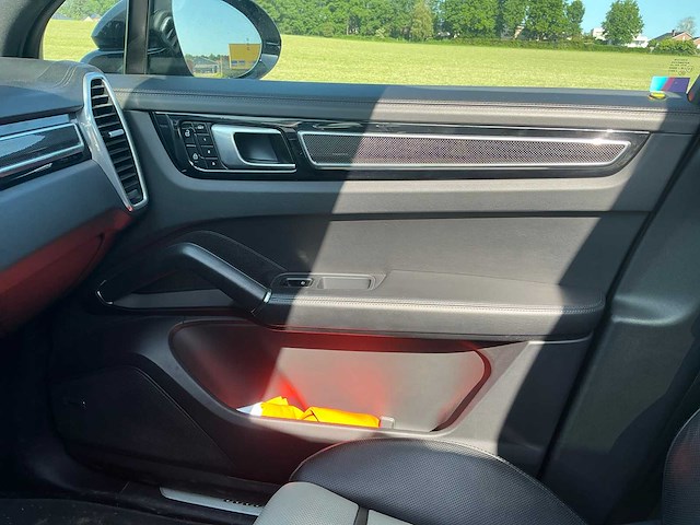 Porsche cayenne personenauto - afbeelding 27 van  37