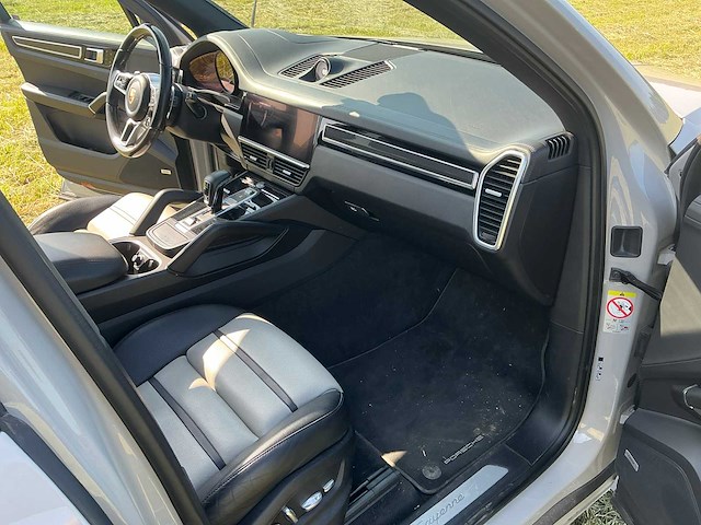 Porsche cayenne personenauto - afbeelding 28 van  37