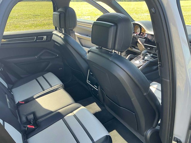 Porsche cayenne personenauto - afbeelding 32 van  37