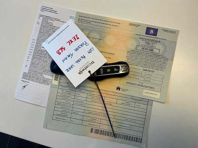 Porsche taycan personenauto - afbeelding 6 van  14