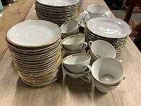 Porselein servies - afbeelding 1 van  3