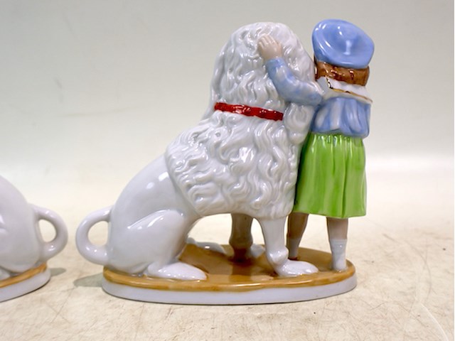 Porseleinen beeld jongen en meisje met hond (x2) - afbeelding 6 van  8