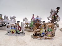 Porseleinen beeldjes paard/koets (x10) - afbeelding 4 van  7