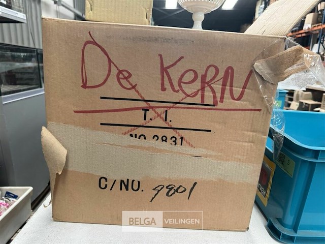 Porseleinen schaal op voet - afbeelding 3 van  3