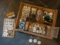 Porseleinen schakelaars e.a. - afbeelding 1 van  4