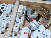 Porseleinen schakelaars e.a. - afbeelding 3 van  4