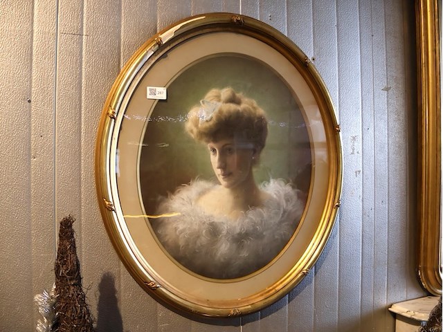 Portret in kader - afbeelding 1 van  3