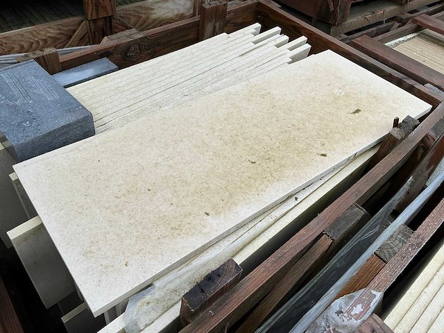 Portugese kalksteen fatima (210x) - afbeelding 1 van  4