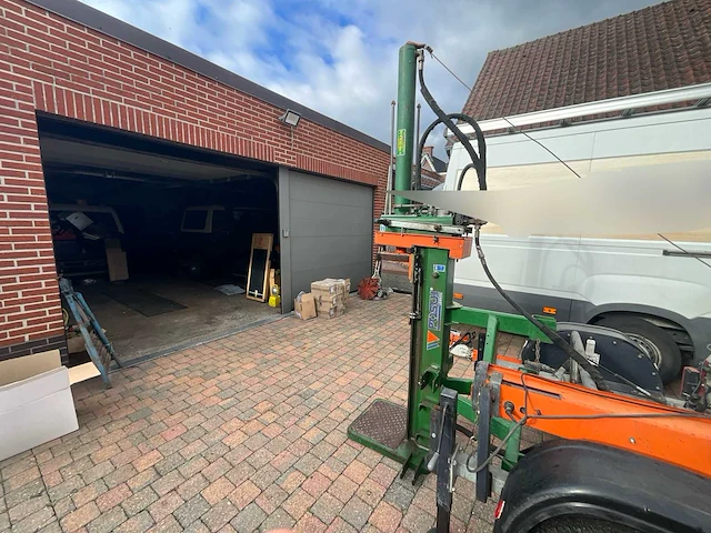 Posch hydro-combi 15 houtklover op aanhangwagen met honda 20 pk v-twin benzinemotor - afbeelding 6 van  23