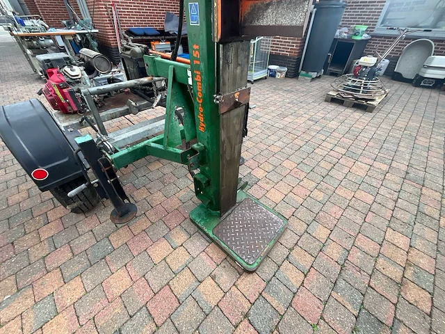 Posch hydro-combi 15 houtklover op aanhangwagen met honda 20 pk v-twin benzinemotor - afbeelding 10 van  23