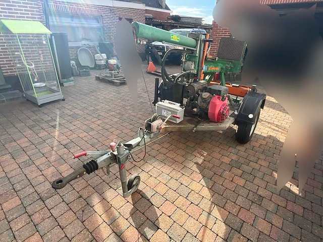 Posch hydro-combi 15 houtklover op aanhangwagen met honda 20 pk v-twin benzinemotor - afbeelding 1 van  23