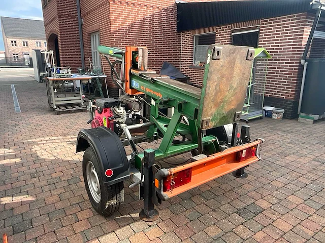 Posch hydro-combi 15 houtklover op aanhangwagen met honda 20 pk v-twin benzinemotor - afbeelding 19 van  23