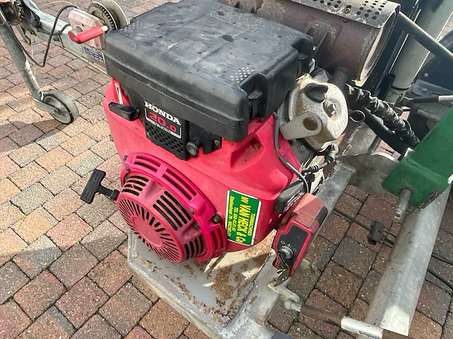 Posch hydro-combi 15 houtklover op aanhangwagen met honda 20 pk v-twin benzinemotor - afbeelding 20 van  23