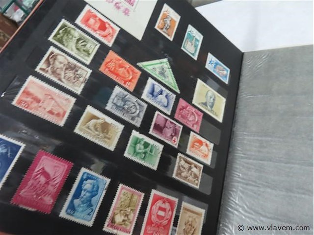 Postzegelboeken 2 stuks, deels gevuld - afbeelding 8 van  8