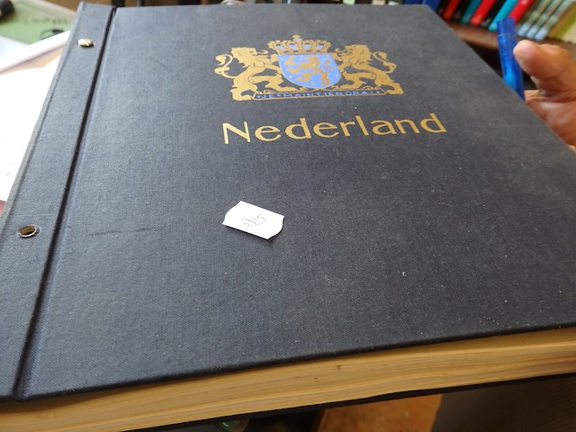 Postzegelverzameling nederland in davo - afbeelding 1 van  7