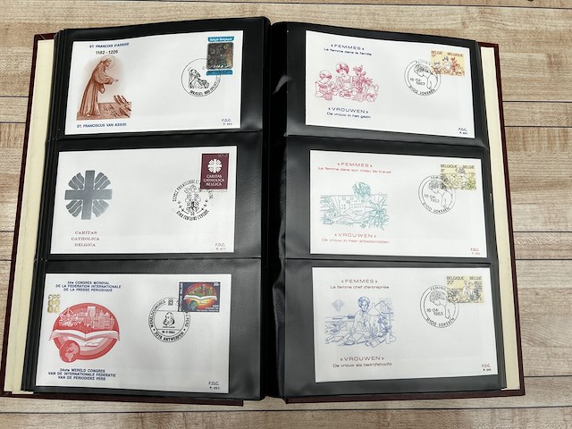Postzegelverzameling - afbeelding 2 van  17