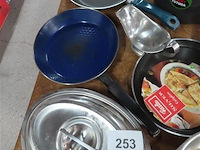 Potten, pannen en inox - afbeelding 4 van  4