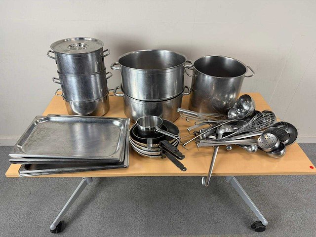 Potten-pannen-gastronormbakken-keukengerei - pannenset - afbeelding 2 van  5