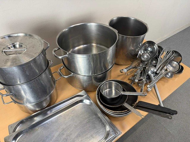 Potten-pannen-gastronormbakken-keukengerei - pannenset - afbeelding 4 van  5