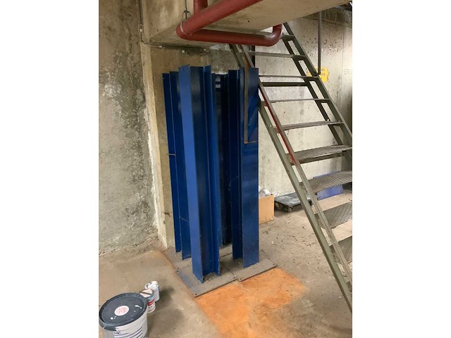 Poutrel op voet - afbeelding 1 van  1