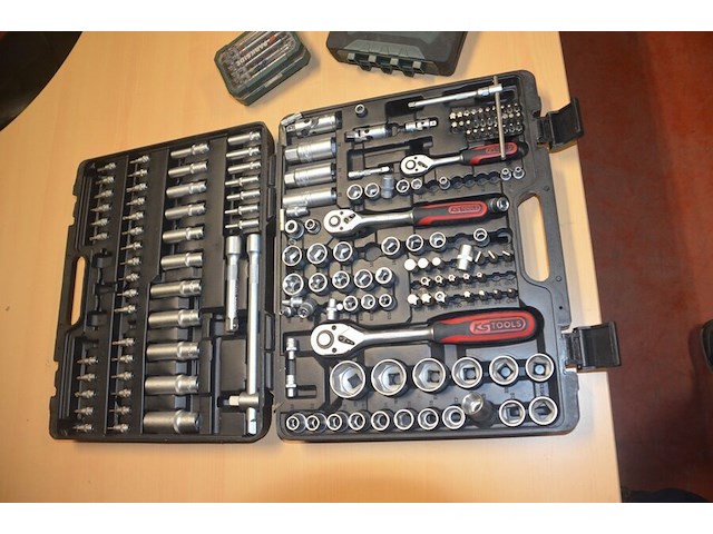 Power inverter kemot urz 3162, 2 x boorkoppenset parkside, dopsleutelset kstools - afbeelding 1 van  8