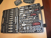 Power inverter kemot urz 3162, 2 x boorkoppenset parkside, dopsleutelset kstools - afbeelding 1 van  8