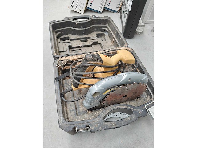 Powerplus - cirkelzaagmachine - afbeelding 2 van  4