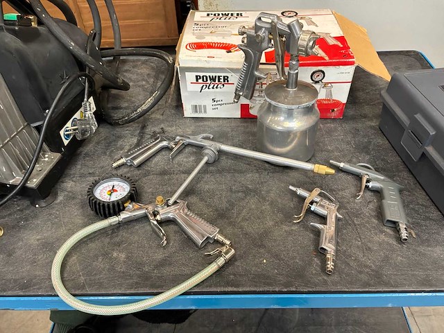 Powerplus pow 548 luchtcompressor met toebehoren - afbeelding 10 van  11