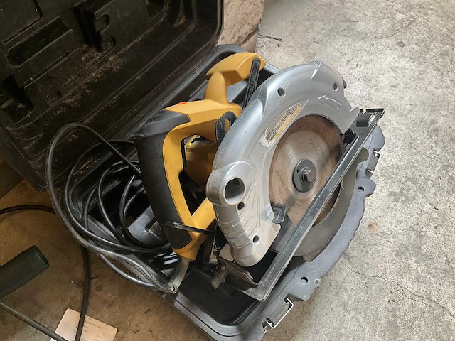 Powerplus pow x052 cirkelzaagmachine - afbeelding 2 van  4