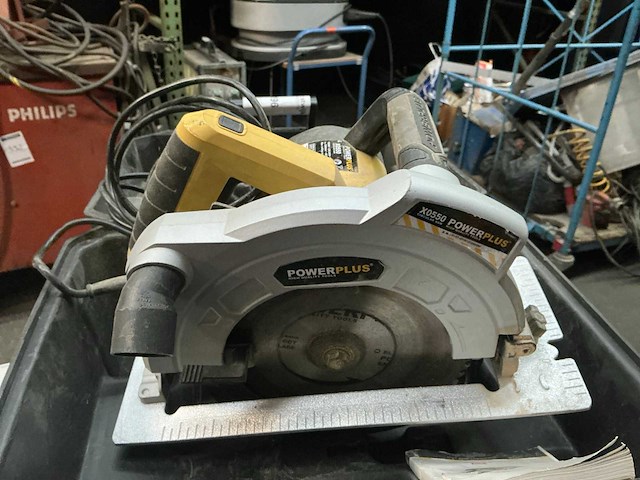 Powerplus powx0550 afkortzaag - afbeelding 1 van  3