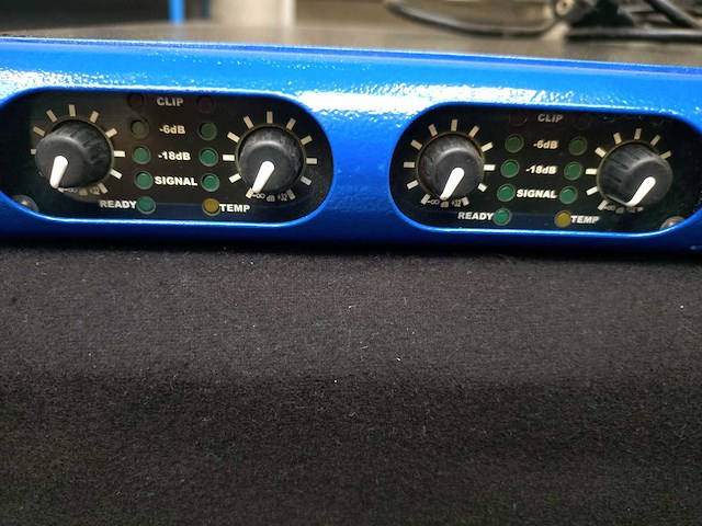 Powersoft - m28q - amplifier 4ch - afbeelding 2 van  4