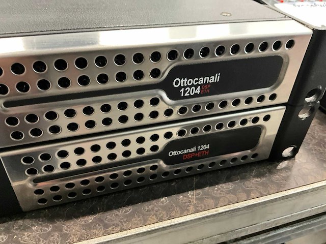 Powersoft 1204 octo canali geluidsversterker (2x) - afbeelding 2 van  3