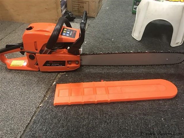 Powertech benzine kettingzaag 52cc - afbeelding 1 van  6