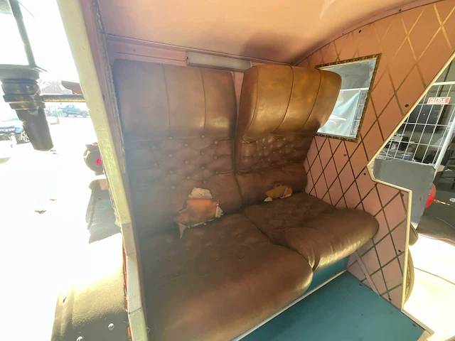 Praalkoets op aanhangwagen - afbeelding 6 van  46
