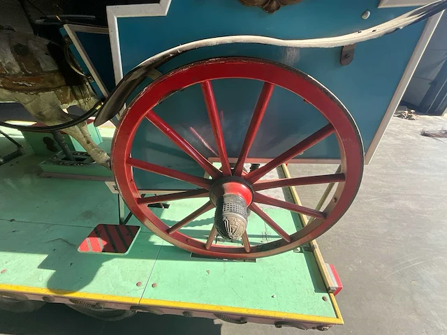 Praalkoets op aanhangwagen - afbeelding 22 van  46