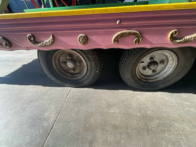 Praalkoets op aanhangwagen - afbeelding 40 van  46