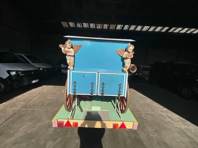 Praalkoets op aanhangwagen - afbeelding 42 van  46