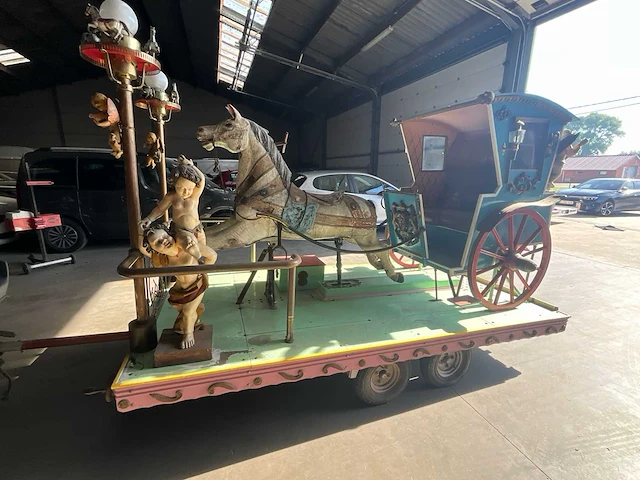 Praalkoets op aanhangwagen - afbeelding 43 van  46